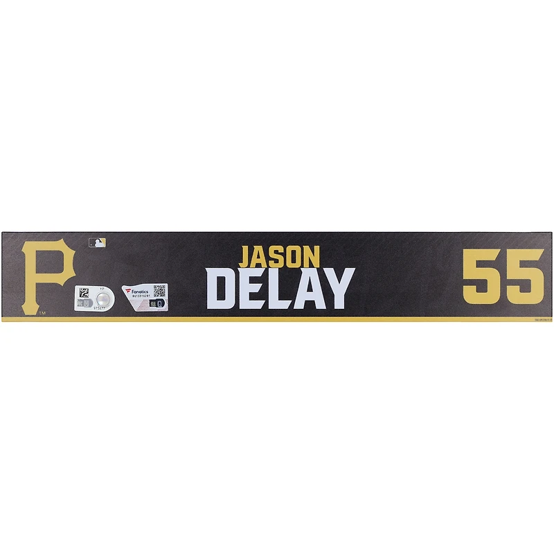 Plaque signalétique noire numéro 55 émise par les joueurs des Pirates de Pittsburgh de Jason Delay lors de l'entraînement de printemps de la MLB 2024