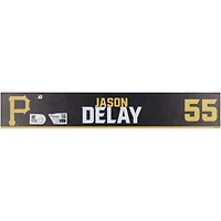 Plaque signalétique noire numéro 55 émise par les joueurs des Pirates de Pittsburgh de Jason Delay lors de l'entraînement de printemps de la MLB 2024