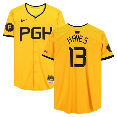 Maillot Nike City Connect doré n° 13 des Pirates de Pittsburgh de Ke'Bryan Hayes, utilisé lors du match contre les Brewers de Milwaukee, le 23 mai 2025.