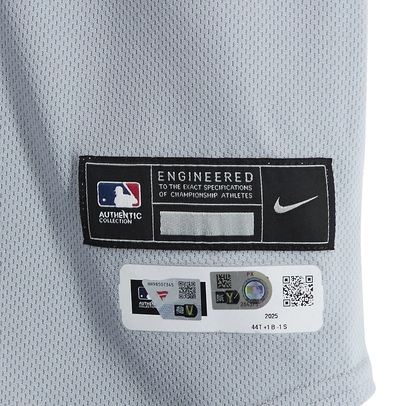 Maillot Nike gris n° 13 des Pirates de Pittsburgh de Ke'Bryan Hayes, utilisé lors du match contre les Angels de Los Angeles, le 23 avril 2025