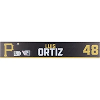 Plaque signalétique noire #48 émise par le joueur des Pirates de Pittsburgh de Luis Ortiz lors de l'entraînement de printemps de la MLB 2024