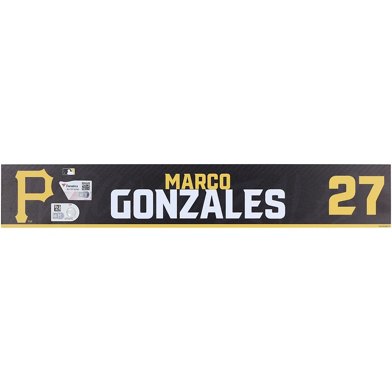 Plaque signalétique noire numéro 27 émise par les joueurs des Pirates de Pittsburgh de Marco Gonzales lors de l'entraînement de printemps de la MLB 2024