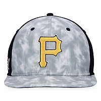 Men's Majestic Gray Pittsburgh Pirates Smoke Dye Snapback Hat