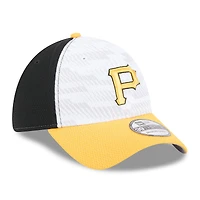 Men's New Era Black/Gold Pittsburgh Pirates 2025 MLB Clubhouse 39THIRTY Flex Hat