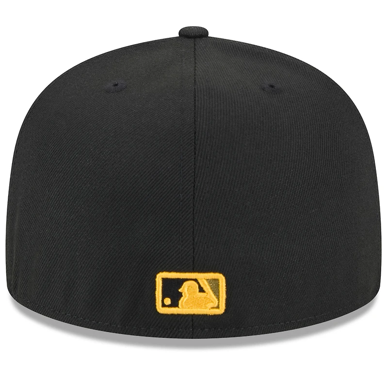 Casquette ajustée 59FIFTY pour la Journée des forces armées 2024 New Era noire Pirates de Pittsburgh hommes