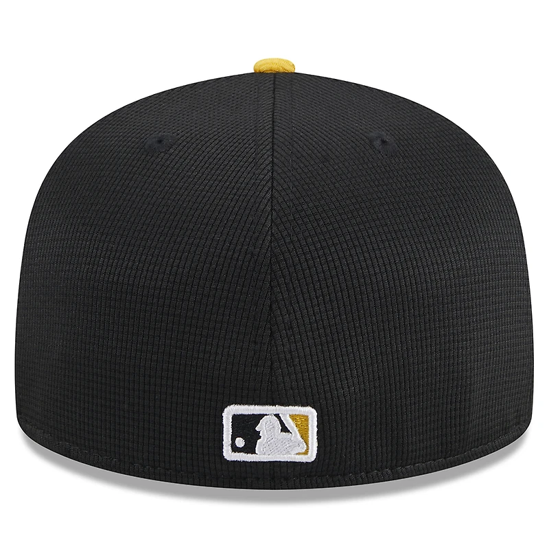 Casquette ajustée 59FIFTY d'entraînement au bâton des Pirates de Pittsburgh 2024 New Era noire pour hommes