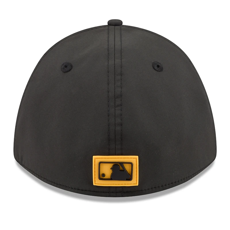 Men's New Era  Black Pittsburgh Pirates 2026 Clubhouse M-Crown 39THIRTY Flex Hat