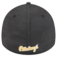 Casquette New Era 39THIRTY Flex noire à motif camouflage ton sur des Pirates de Pittsburgh pour homme