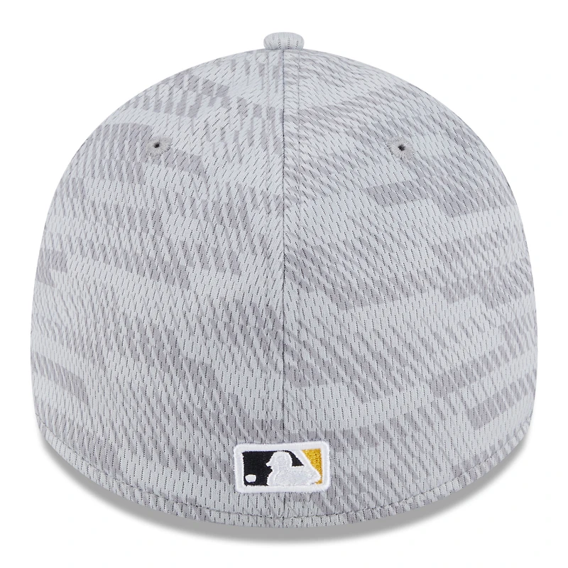 Men's New Era Gray Pittsburgh Pirates 2025 MLB Clubhouse 39THIRTY Flex Hat