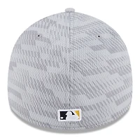 Men's New Era Gray Pittsburgh Pirates 2025 MLB Clubhouse 39THIRTY Flex Hat