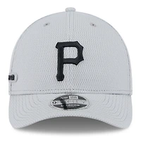 Casquette ajustable MLB Clubhouse 9FORTY M-Crown 2025 des Pirates de Pittsburgh de New Era pour homme, gris