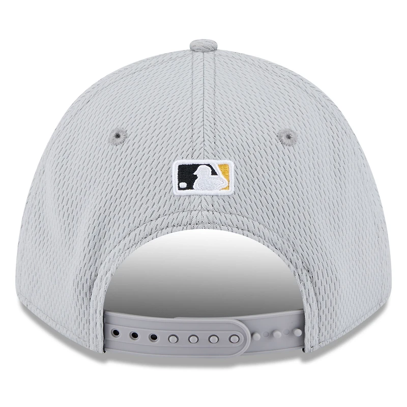 Casquette ajustable MLB Clubhouse 9FORTY M-Crown 2025 des Pirates de Pittsburgh de New Era pour homme, gris