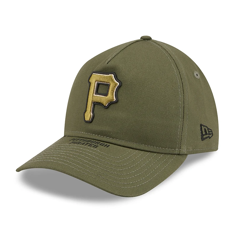 Casquette ajustable New Era olive Pittsburgh Pirates 2026 Journée des forces armées 9TWENTY pour homme