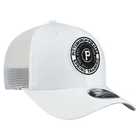 Casquette trucker ajustable New Era blanche Pittsburgh Pirates 2026 Spring Training Fan Pack 9SEVENTY pour homme