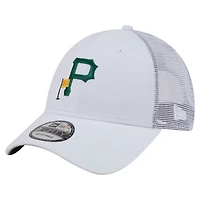 Men's New Era  White Pittsburgh Pirates Flag 9FORTY Trucker Adjustable Hat