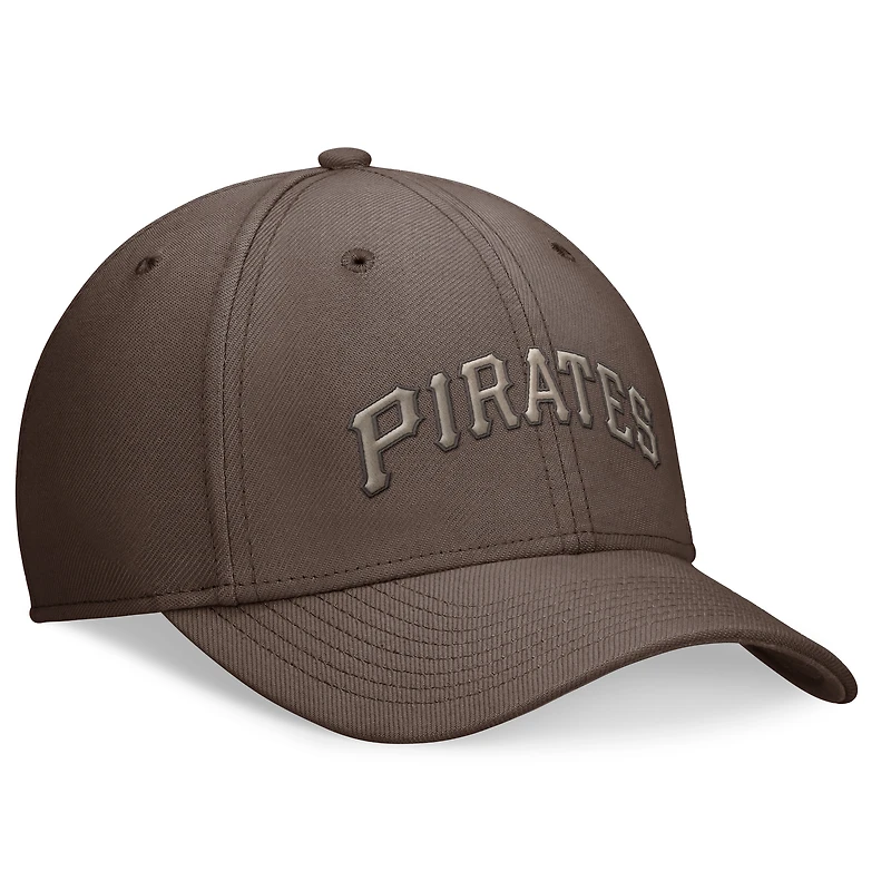Casquette Nike marron Pittsburgh Pirates Statement Ironstone Performance SwooshFlex pour hommes