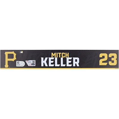 Plaque signalétique noire #23 émise par les joueurs des Pirates de Pittsburgh de Mitch Keller lors de l'entraînement de printemps de la MLB 2024