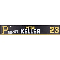 Plaque signalétique noire #23 émise par les joueurs des Pirates de Pittsburgh de Mitch Keller lors de l'entraînement de printemps de la MLB 2024