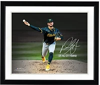 Photo de lanceur autographiée de Paul Skenes, des Pirates de Pittsburgh, 40,6 x 50,8 cm, avec inscription « 25 Cy Young de la Ligue nationale ».