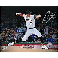Photographie autographiée de Paul Skenes des Pirates de Pittsburgh lors de ses débuts en tant que lanceur dans la MLB, 8" x 10"