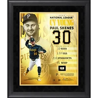 Collage encadré 40,6 x 50,8 cm (16 x 20 pouces) de Paul Skenes, Pittsburgh Pirates, trophée Cy Young 2025 de la Ligue nationale, avec un morceau de balle utilisée en match - Édition limitée à 100 exemplaires