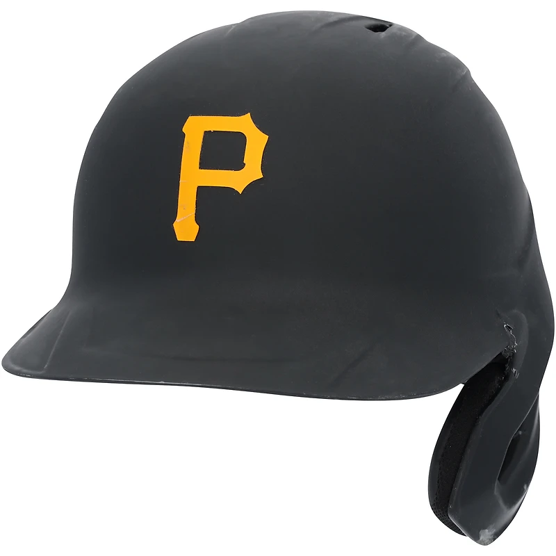 Casque de frappeur noir n° 28 dédicacé par Tommy Pham des Pirates de Pittsburgh lors du match contre les Cubs de Chicago le 29 avril 2025
