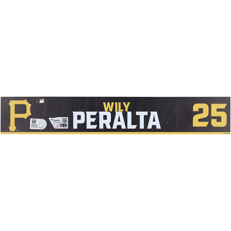 Plaque signalétique noire numéro 25 émise par les joueurs des Pirates de Pittsburgh de Wily Peralta lors de l'entraînement de printemps de la MLB 2024
