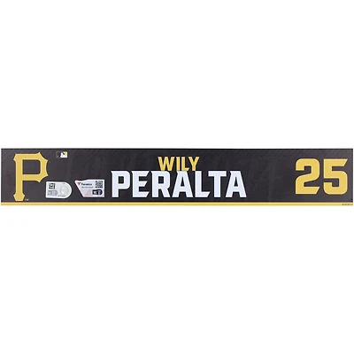 Plaque signalétique noire numéro 25 émise par les joueurs des Pirates de Pittsburgh de Wily Peralta lors de l'entraînement de printemps de la MLB 2024