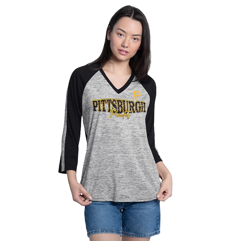 T-shirt d'entraînement de vitesse Pittsburgh Pirates G-III 4Her pour femme par Carl Banks, noir chiné, manches 3/4, col en V et strass.