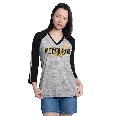 T-shirt d'entraînement de vitesse Pittsburgh Pirates G-III 4Her pour femme par Carl Banks, noir chiné, manches 3/4, col en V et strass.