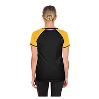 T-shirt à col en V noir New Era pour femmes, motif Pittsburgh Pirates, idéal les jours de match.