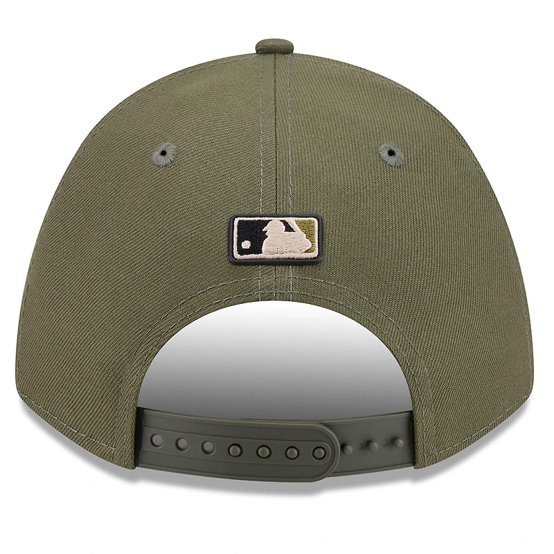 Casquette ajustable New Era Green Pittsburgh Pirates 2026 Journée des forces armées 9FORTY M-Crown pour jeunes
