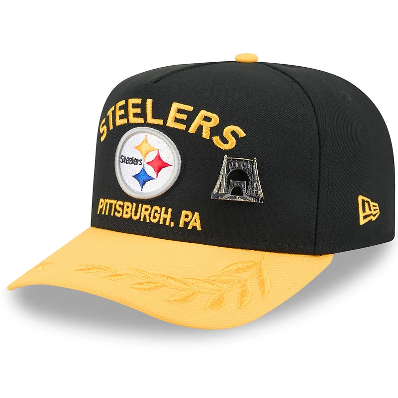 Casquette ajustée New Era 59FIFTY noire/dorée pour homme, modèle A-Frame, repêchage NFL 2025 des Pittsburgh Steelers, sur scène