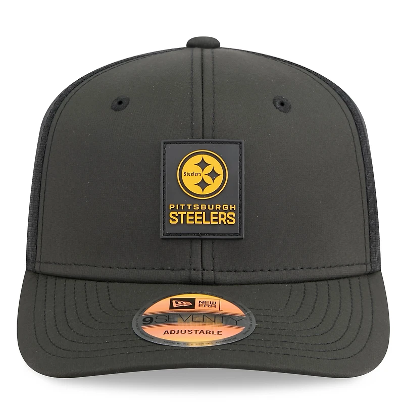 Casquette camionneur ajustable noire New Era 9SEVENTY des Pittsburgh Steelers 2025 Sideline pour homme