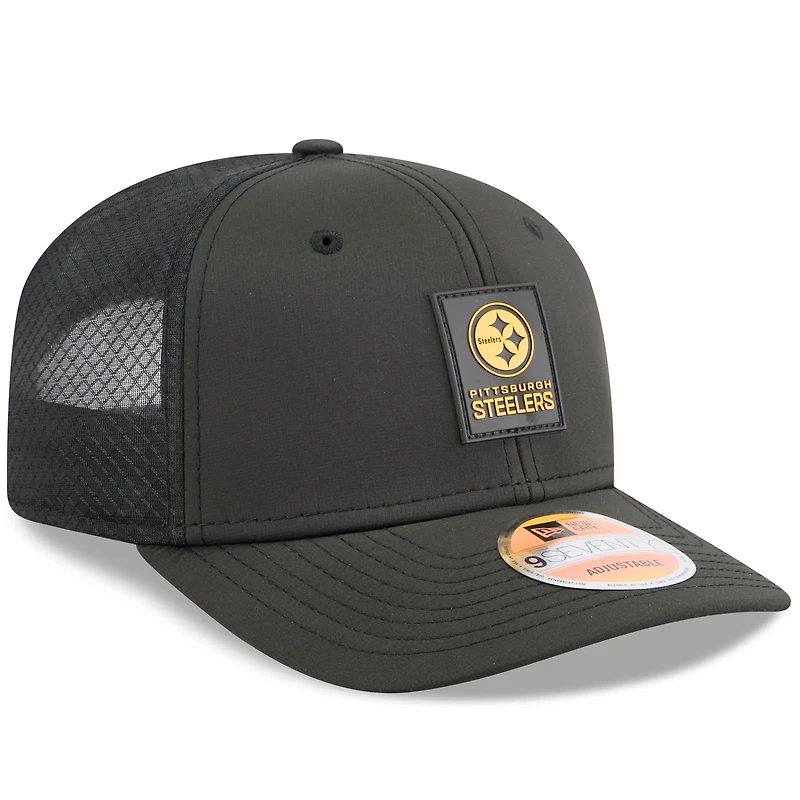Casquette camionneur ajustable noire New Era 9SEVENTY des Pittsburgh Steelers 2025 Sideline pour homme