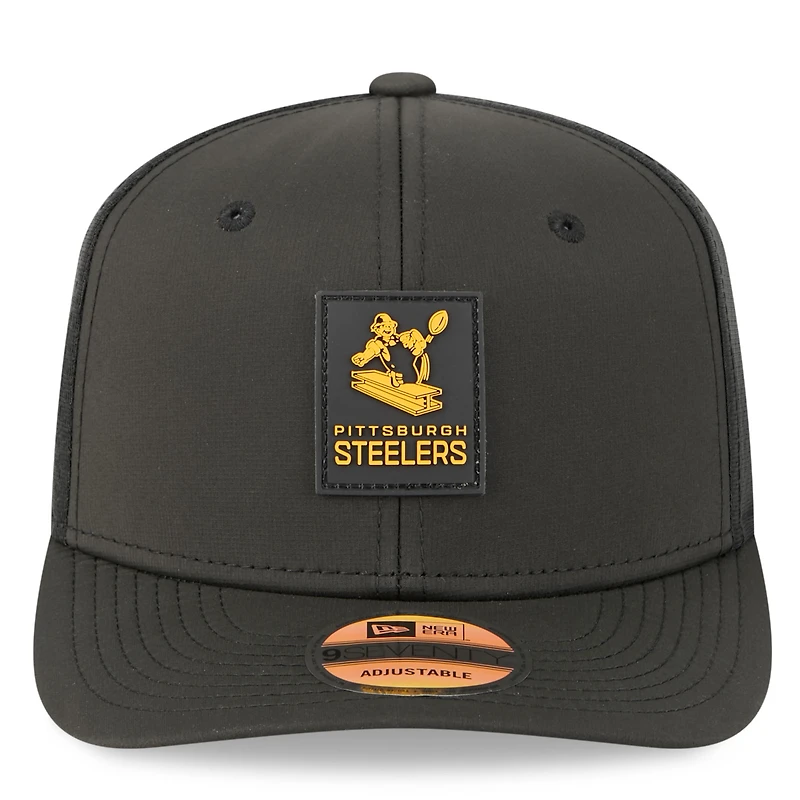 Casquette ajustable noire New Era Pittsburgh Steelers 2025 Sideline Throwback 9SEVENTY Trucker pour homme