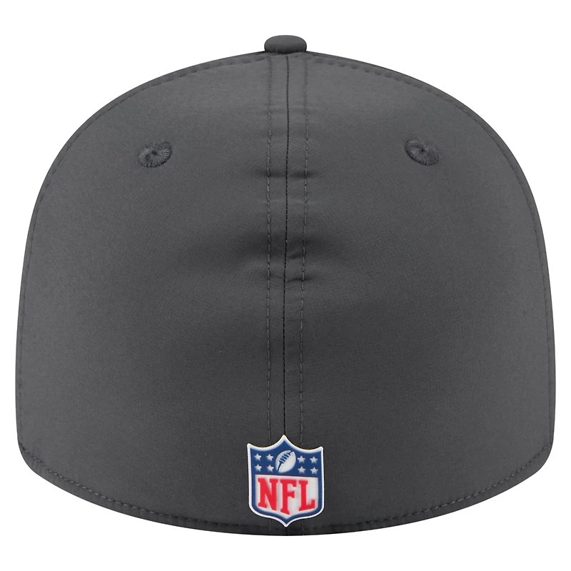 Casquette ajustée New Era 59FIFTY pour homme, couleur anthracite, Pittsburgh Steelers 2025 Sideline, style rétro temps froid.