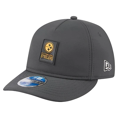 Casquette ajustée New Era 59FIFTY pour homme, couleur anthracite, Pittsburgh Steelers 2025 Sideline, style rétro temps froid.