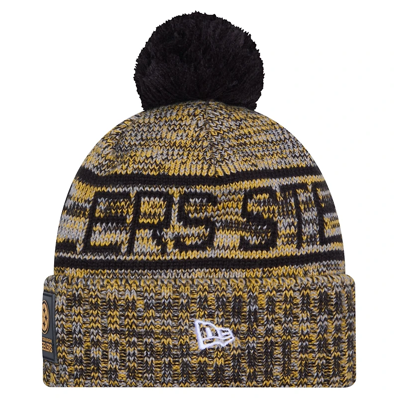 Bonnet d'hiver à revers New Era Gold Pittsburgh Steelers 2025 Sideline pour homme, avec pompon.