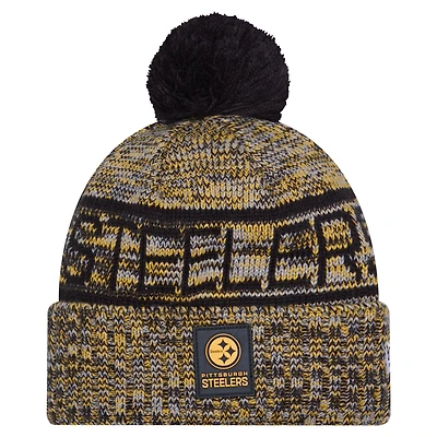Bonnet d'hiver à revers New Era Gold Pittsburgh Steelers 2025 Sideline pour homme, avec pompon.
