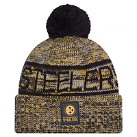 Bonnet d'hiver à revers New Era Gold Pittsburgh Steelers 2025 Sideline pour homme, avec pompon.