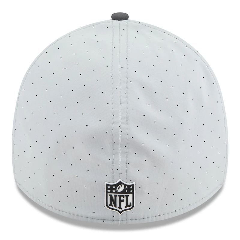 Casquette 39THIRTY Flex grise/graphite pour homme, camp d'entraînement NFL 2025 des Pittsburgh Steelers, New Era