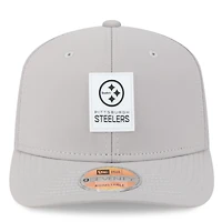 Casquette camionneur ajustable grise New Era 9SEVENTY des Pittsburgh Steelers 2025 Sideline pour homme