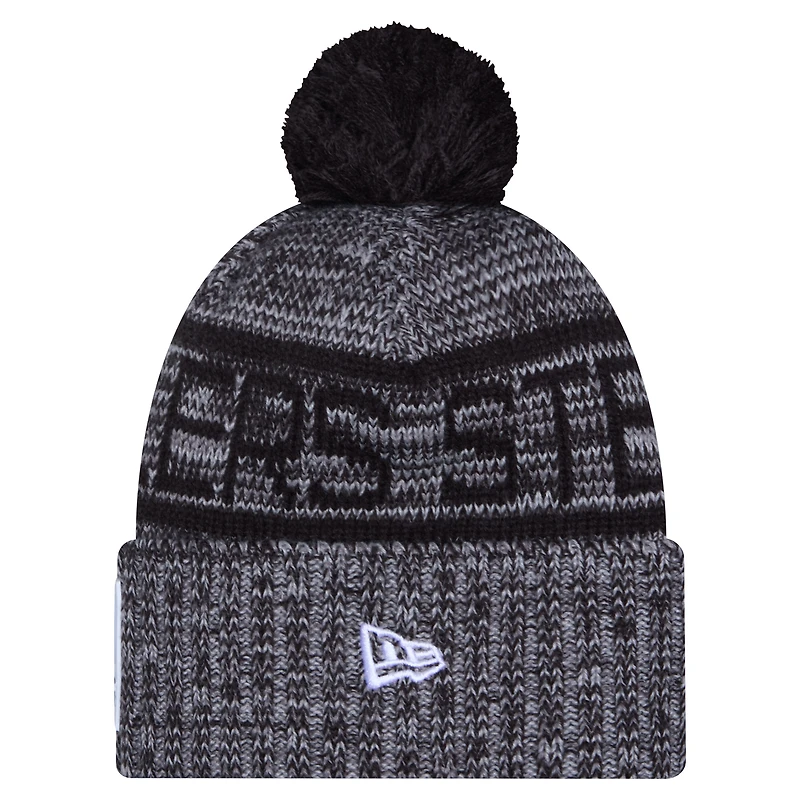 Bonnet en tricot à revers et pompon gris Pittsburgh Steelers 2025 pour homme New Era