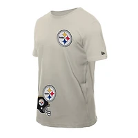 T-shirt beige clair New Era pour homme avec patchs multiples des Pittsburgh Steelers