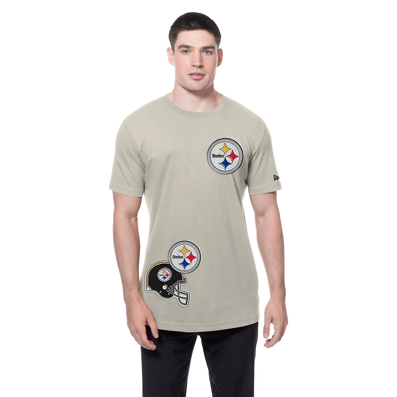 T-shirt beige clair New Era pour homme avec patchs multiples des Pittsburgh Steelers