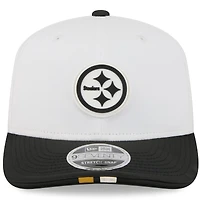 Casquette ajustable 9SEVENTY New Era blanche/noire pour homme, camp d'entraînement NFL 2025 des Pittsburgh Steelers