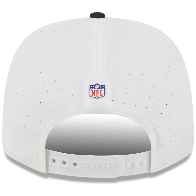 Casquette ajustable 9SEVENTY New Era blanche/noire pour homme, camp d'entraînement NFL 2025 des Pittsburgh Steelers