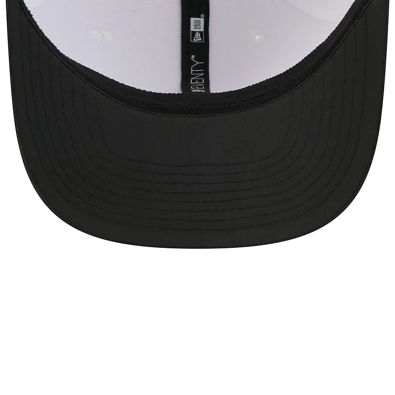 Casquette ajustable 9SEVENTY New Era blanche/noire pour homme, camp d'entraînement NFL 2025 des Pittsburgh Steelers