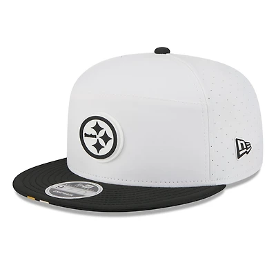 Casquette snapback 9FIFTY à panneau fendu New Era blanche/noire pour homme, édition 2025 du camp d'entraînement NFL des Pittsburgh Steelers
